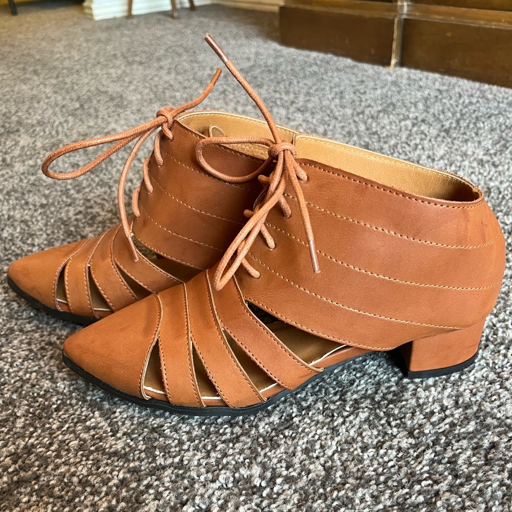 Nature Breeze Brown Leather Lace-Up Ankle Booties